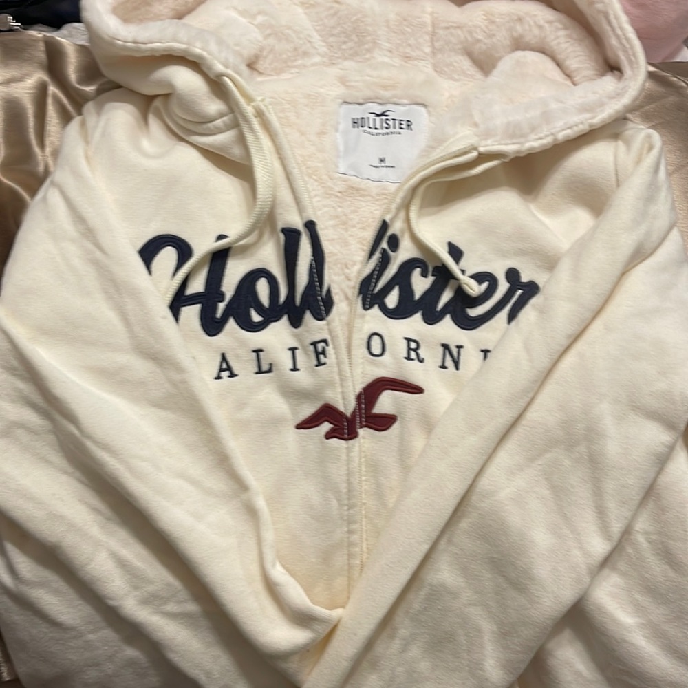 Nwot hollister faux fur zip up hoodie